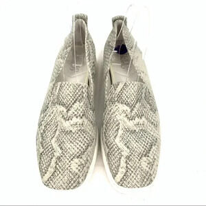 Franco Sarto flats size 8.5 38.5 Boston cream gray snakeskin print faux leather